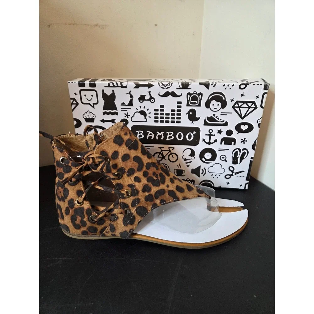Bamboo Bliss-92M Leopard Print Gladiator Thong Sandals Womens 6 LEOFS Flat